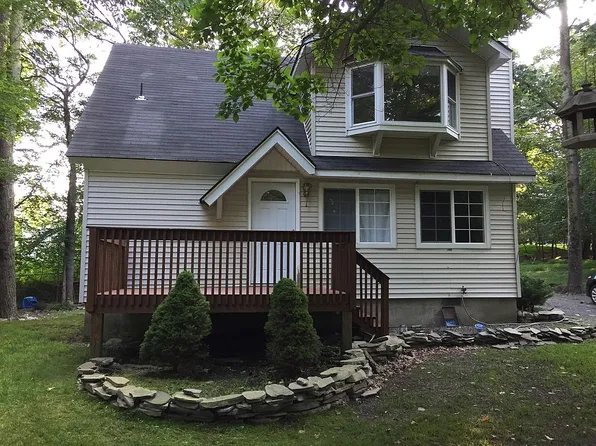 113 Mink Ct, Dingmans Ferry, PA 18328