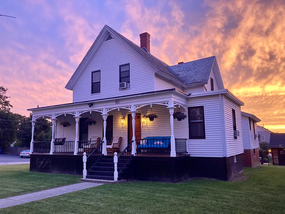 933 Main St #2