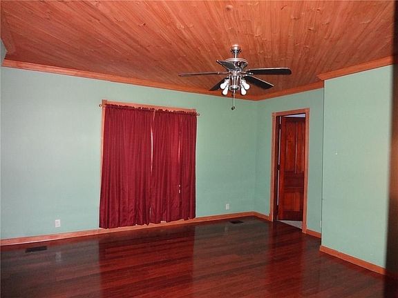 4th image of 805 E Main St