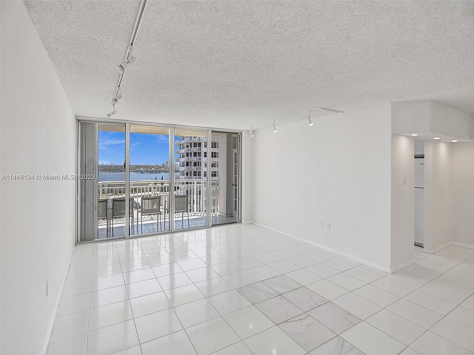 1st image of 18071 Biscayne Blvd APT 1701