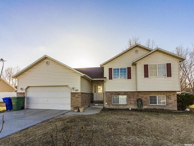 1st image of 587 N Woods Dr