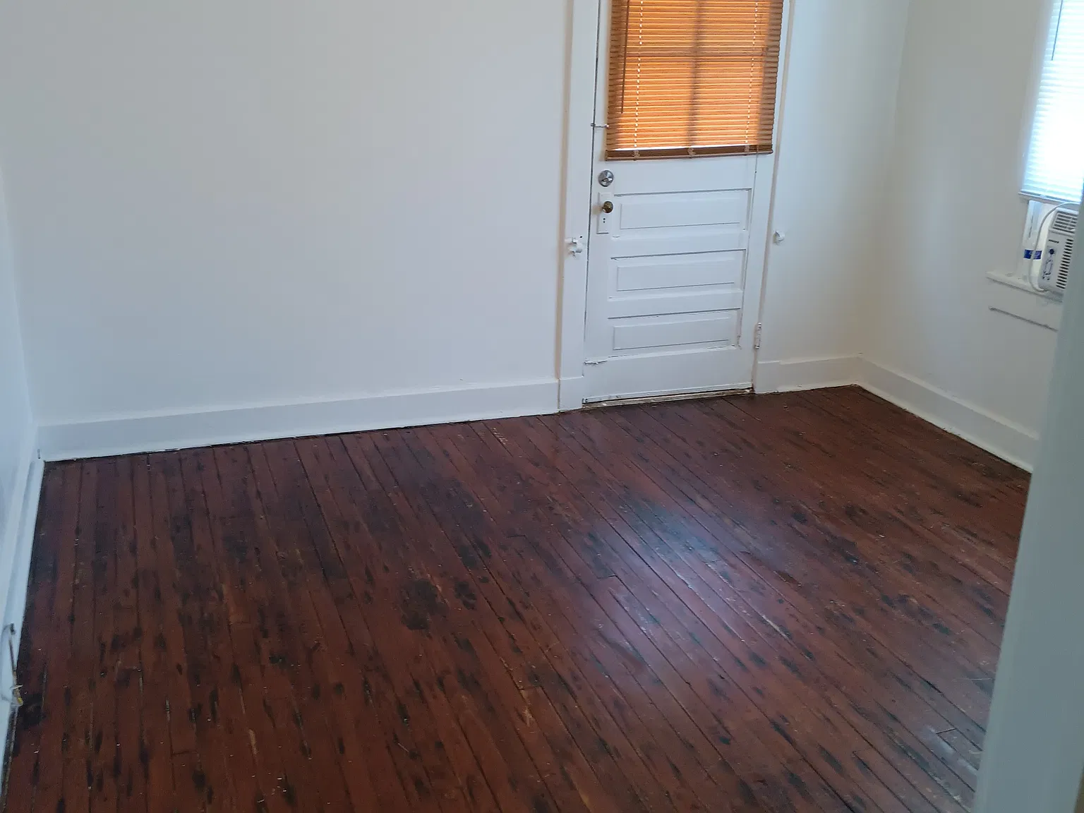2 bed, 1051 sqft, $1,200 — Photo 4