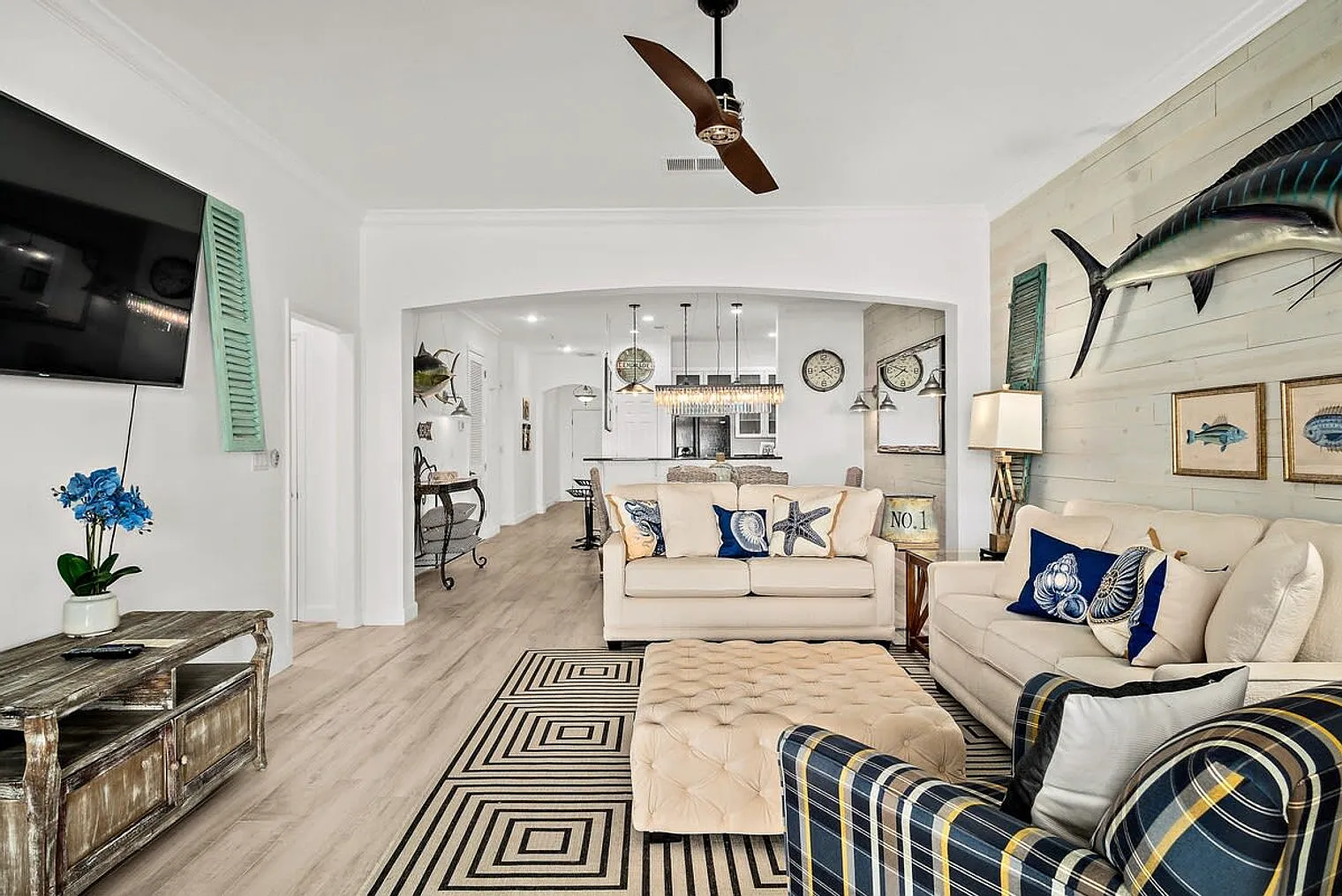 3 bed, 2.0 bath, 1689 sqft, $8,047 — Photo 1