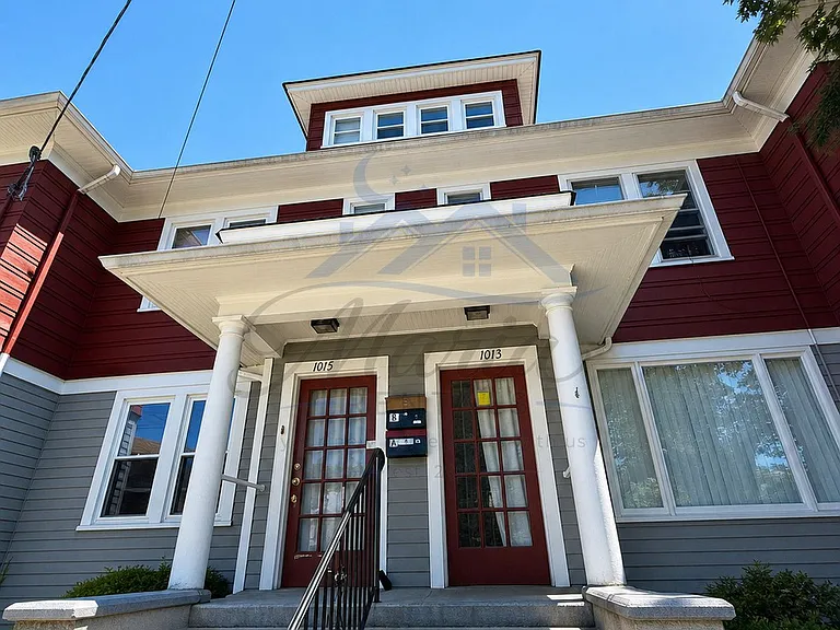1013 Prospect St #2R — Photo 2