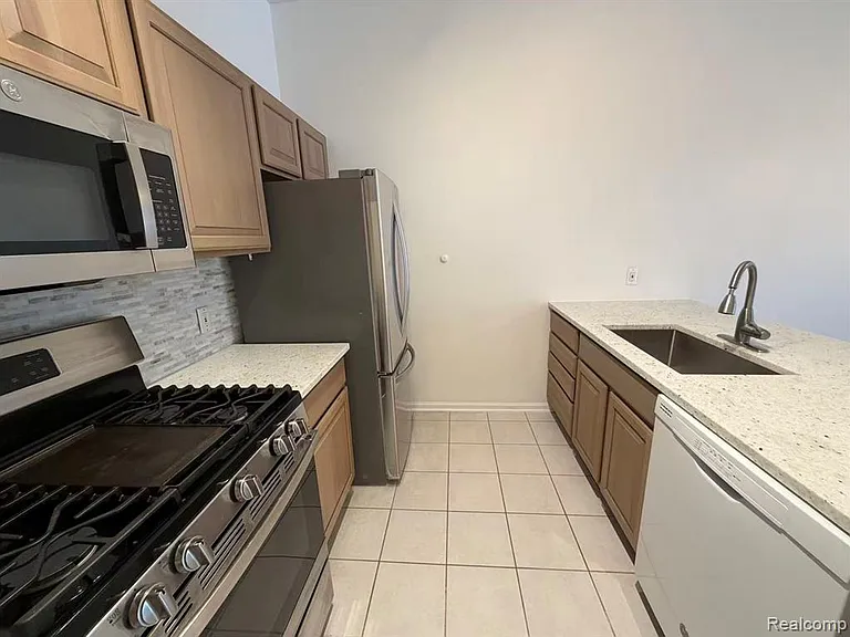 2710 S Knightsbridge Cir — Photo 5
