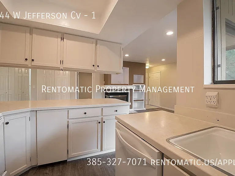 644 W Jefferson Cv #1 — Photo 3