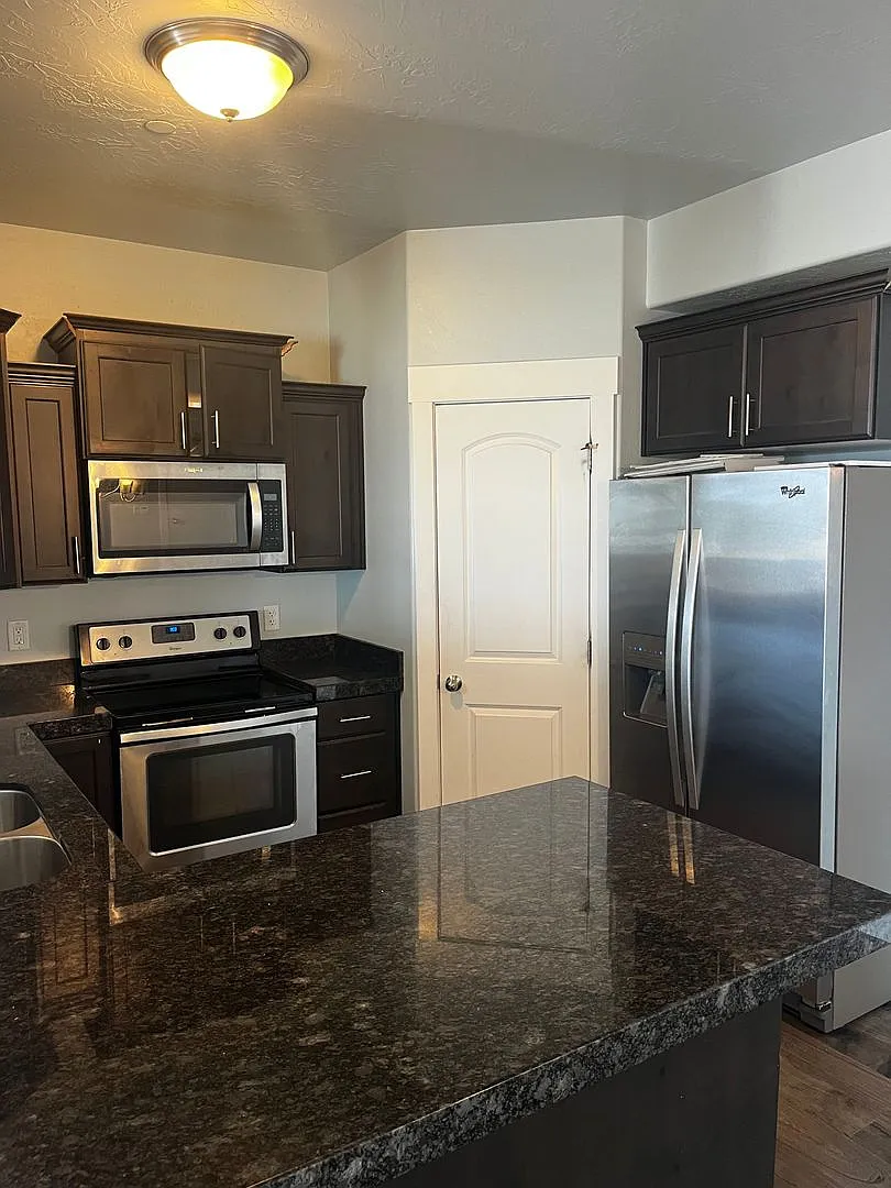 Brand New 3 Bed 2 Bath Condo! — Photo 2