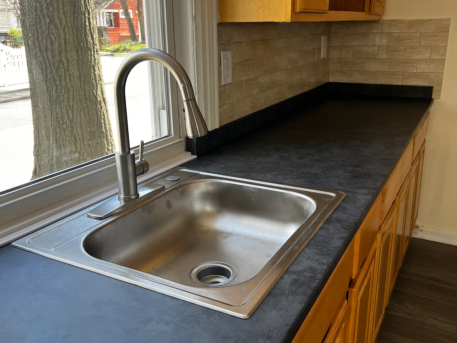 3 bed, 1177 sqft, $2,050 — Photo 3