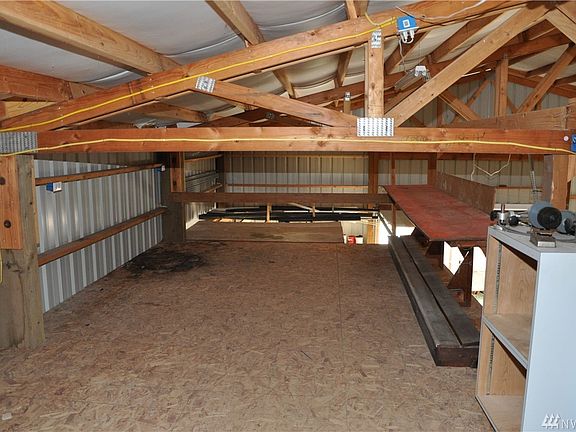 4th image of 207 Crane Pl