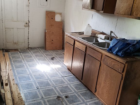4th image of 4231 Farnham Ave