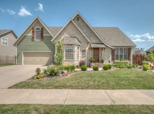 3508 N Ledgestone Dr, Ozark, MO 65721