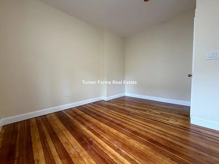 7 Lowell Cir #1R — Photo 13