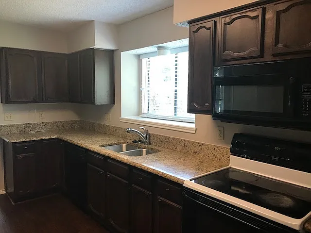801 Bass Dr — Photo 5