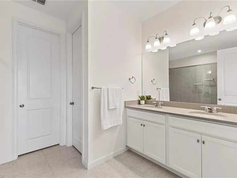 4607 Arboretum Cir #202 — Photo 11