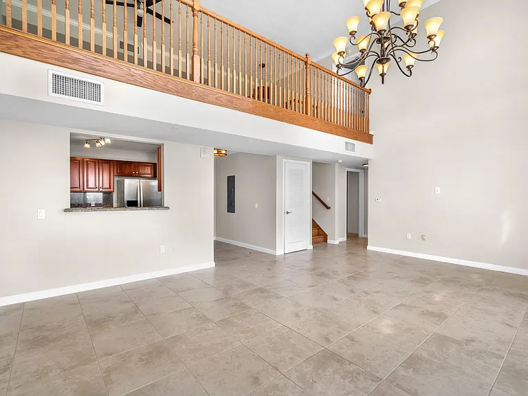 Royal Palm Apartments — Photo 35