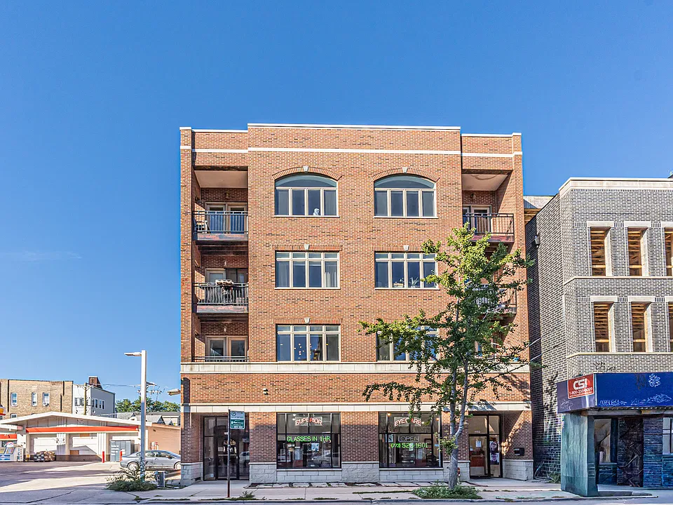 1154 W Diversey Pkwy #2W