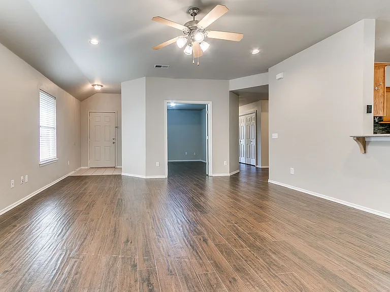 2109 Bradford Way — Photo 3