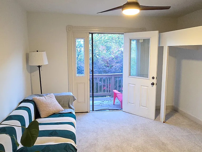 209 W Clay St — Photo 34