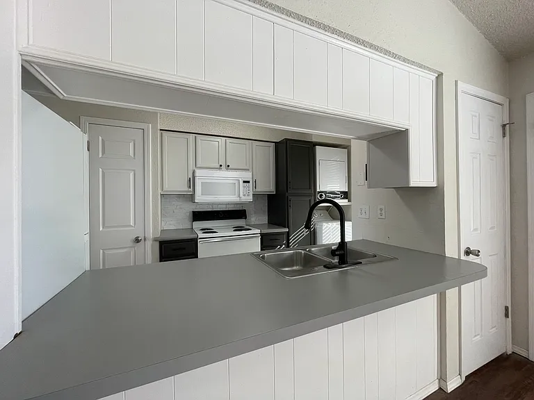 2253 Donna Dr — Photo 4