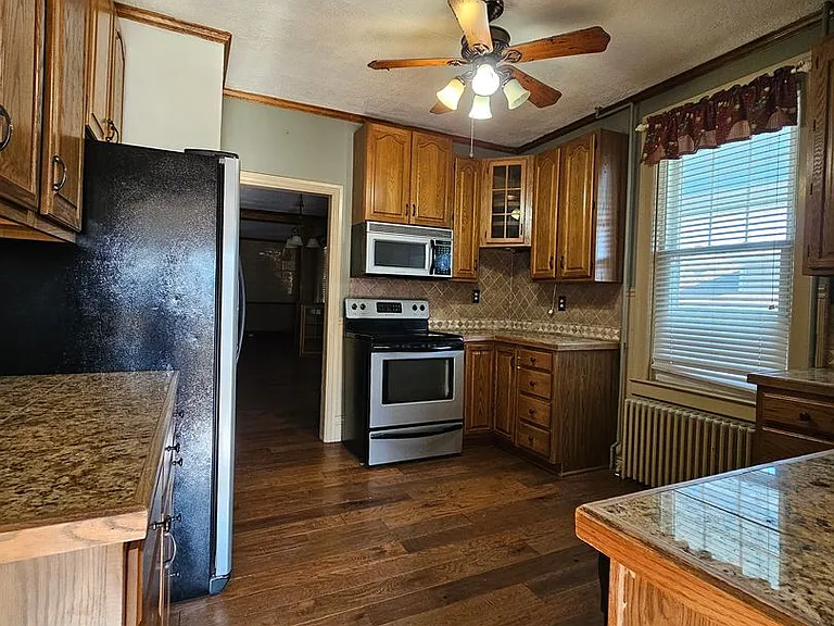 565 Trinity Rd — Photo 2