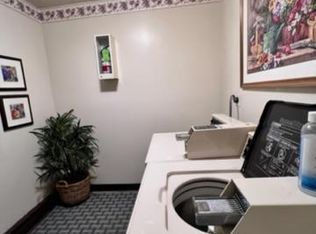 419 Perrie Dr #202, Elk Grove Village, IL 60007