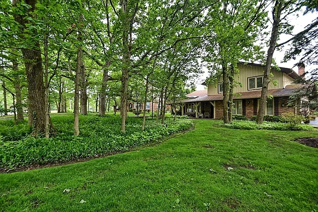 8664 Heather Dr photo 1