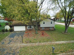 2238 Waterfall Ln, Hanover Park, IL 60133