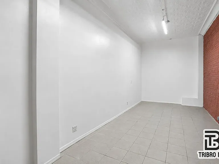 2032 2nd Ave #1B — Photo 4