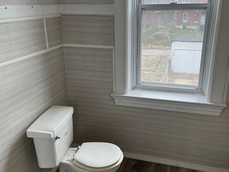 4556 Athlone Ave — Photo 2