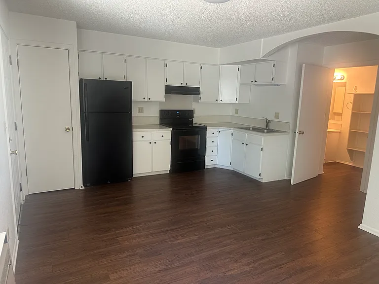 2520 Wisconsin Ave — Photo 2