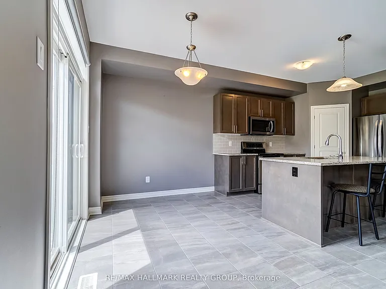 1110 Beckett Cres — Photo 11