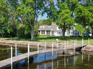 2217 Huntington Point Rd E, Wayzata, MN 55391