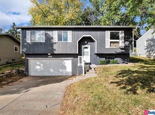 9130 Larimore Ave, Omaha, NE 68134