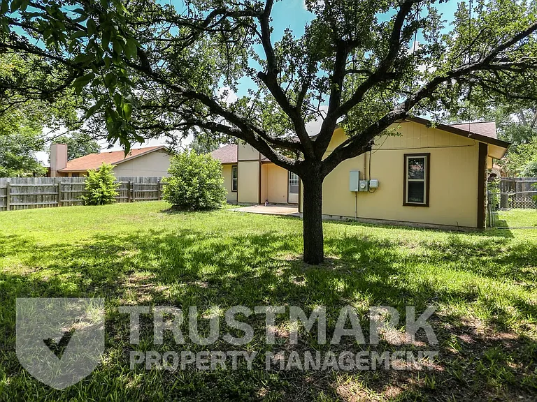 1230 Preswick Cir — Photo 24