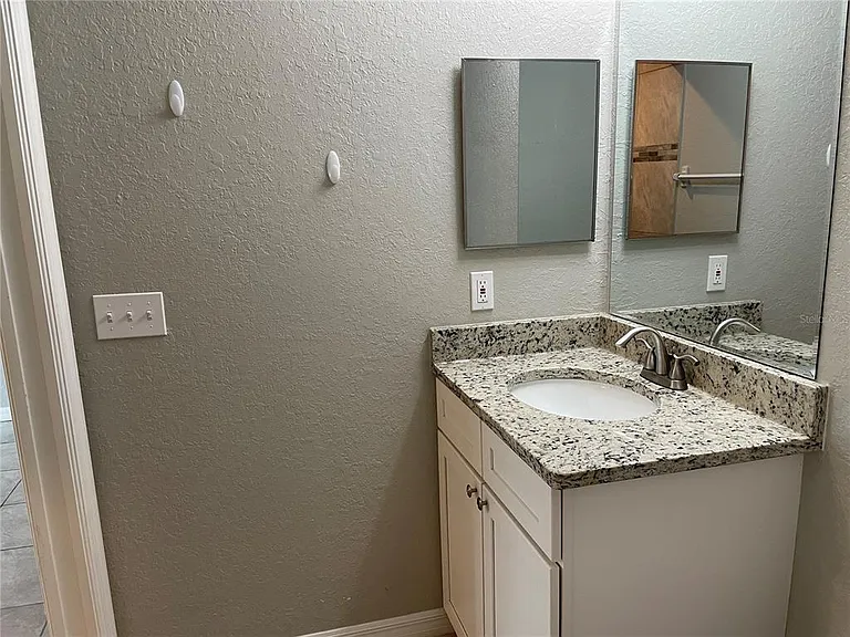 10136 Willmington Blvd — Photo 14