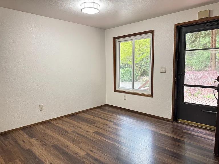4005 NE Kedros Dr — Photo 9