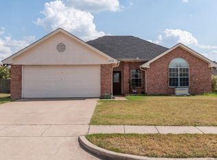 6218 Donna Dr, Midlothian, TX 76065