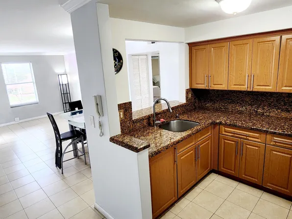 2500 SW 6th St APT 301, Miami, FL 33135