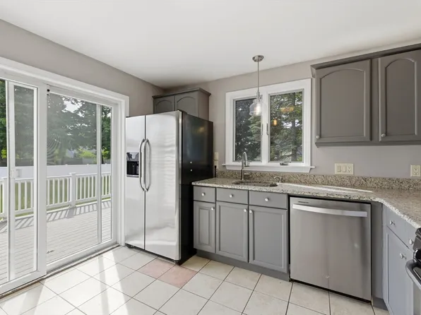 16 Elm St, Reading, MA 01867