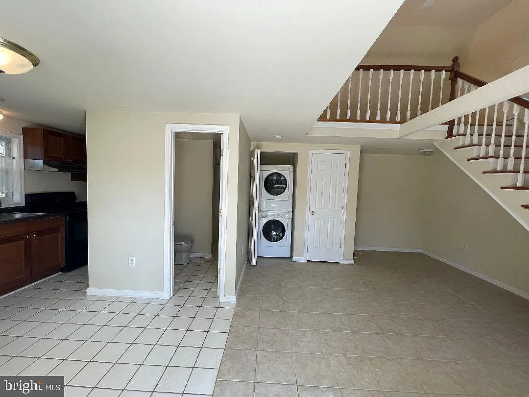 Studio, $2,300 — Photo 3