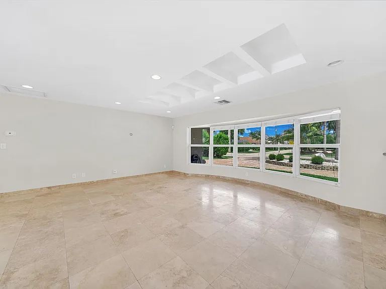4021 Bayview Dr — Photo 8
