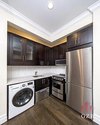 Rented by Avenues Real Estate | media 18