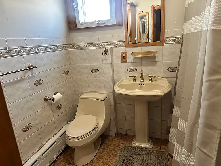160 E Walnut St — Photo 8