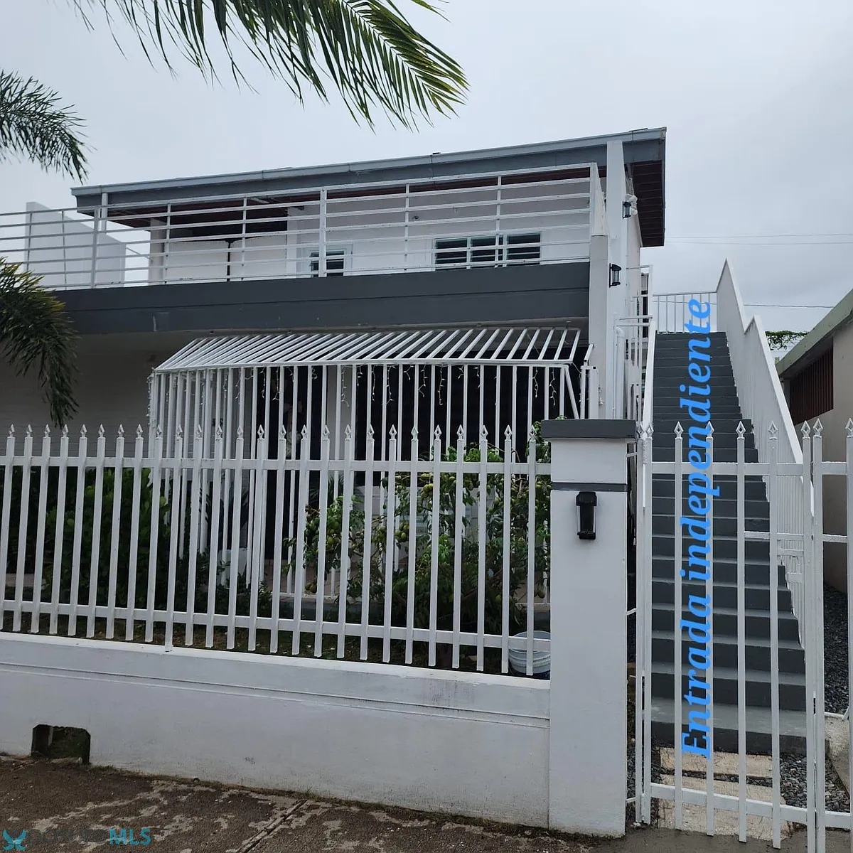 Building Photo - Indo El Cerezal