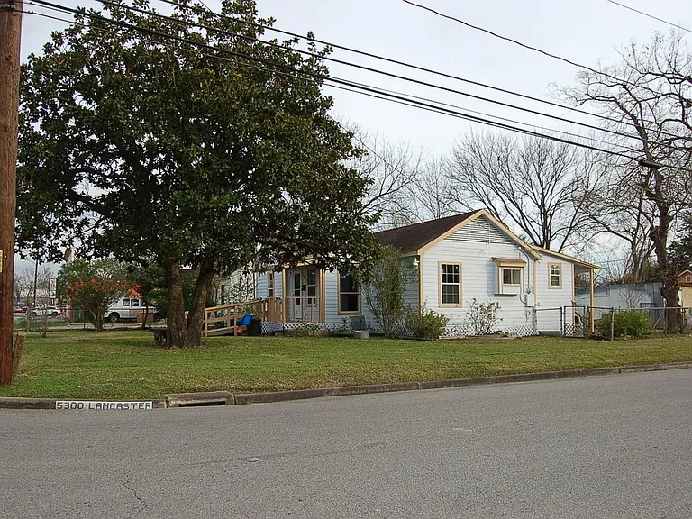 7304 Kinney St — Photo 4