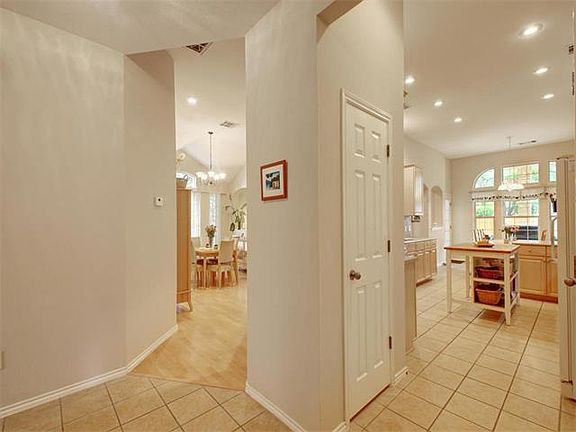 4th image of 10725 Quarry Oaks Trl