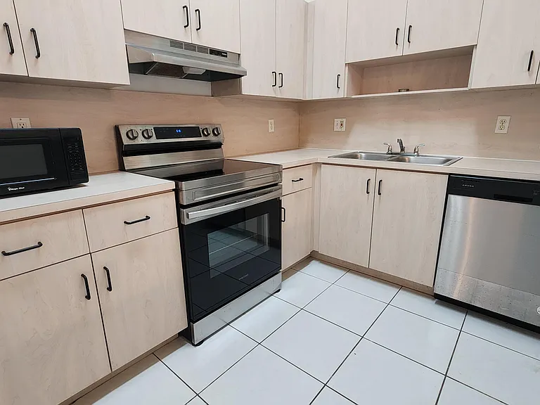 500 NE 3rd St #109 — Photo 5