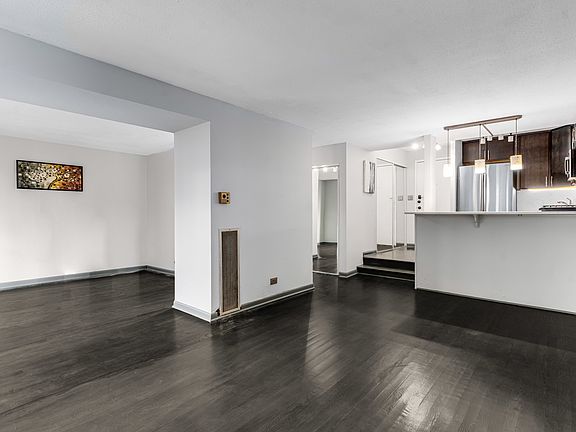 5th image of 230 E Ontario St APT 1204