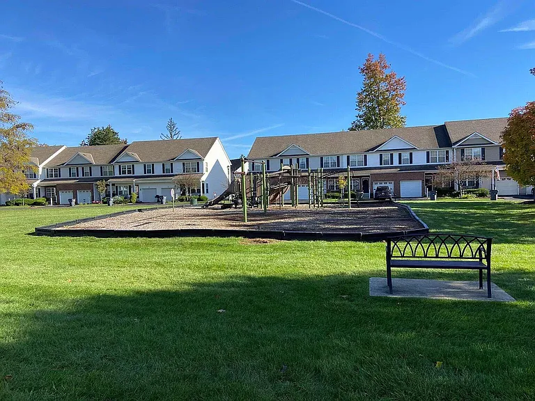 1238 Park Dr — Photo 26