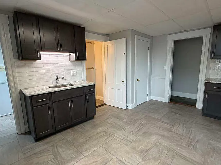 166 King St #2 — Photo 4